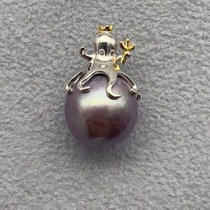 Elegant Silver and Gold Octopus Pearl Pendant